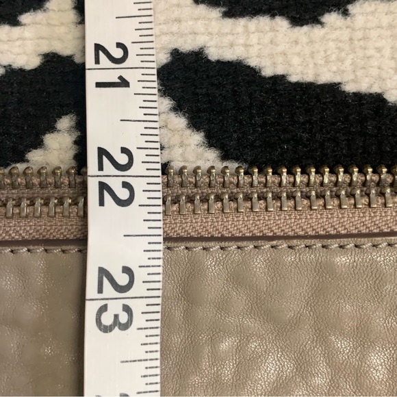 Marc Jacobs Washed Up Leather Zip Crossbody Bag - Picture 14 of 14